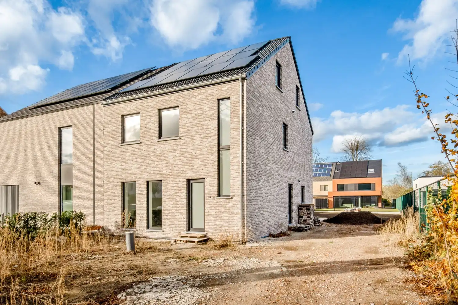 Stijlvolle energiezuinige nieuwbouwwoning met 5 slaapkamers te Hasselt foto {{pictureIndex}}