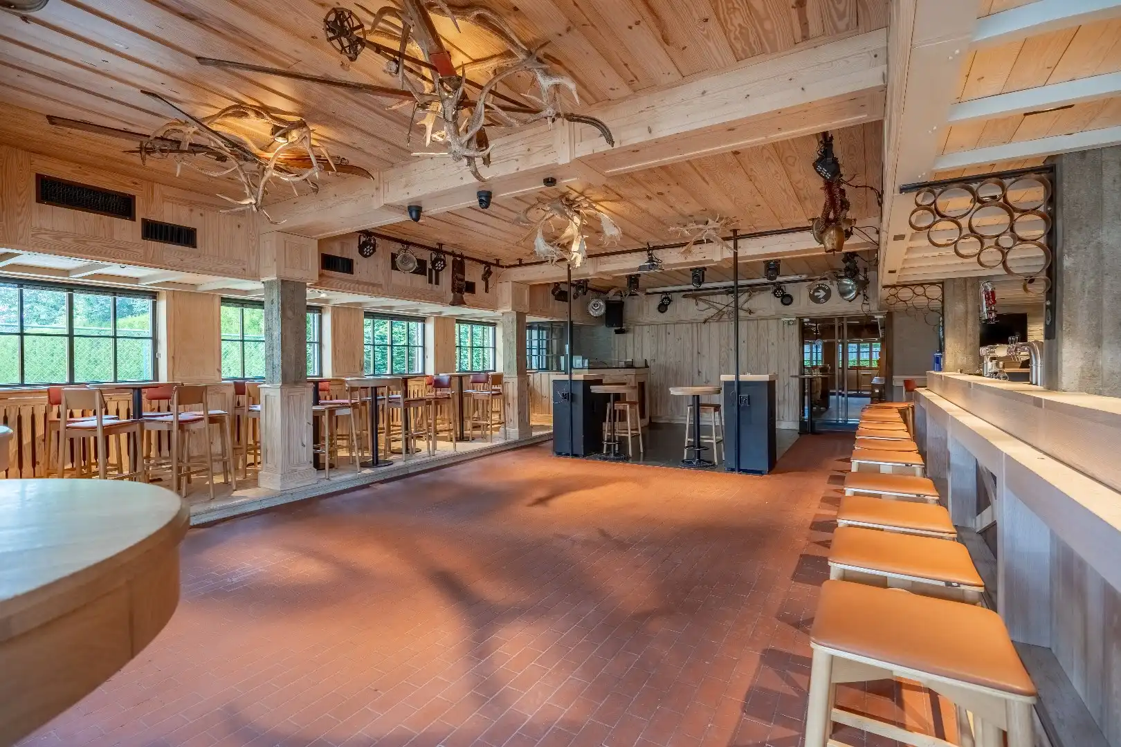 Gerenommeerd horecapand en interessante projectgrond foto 5