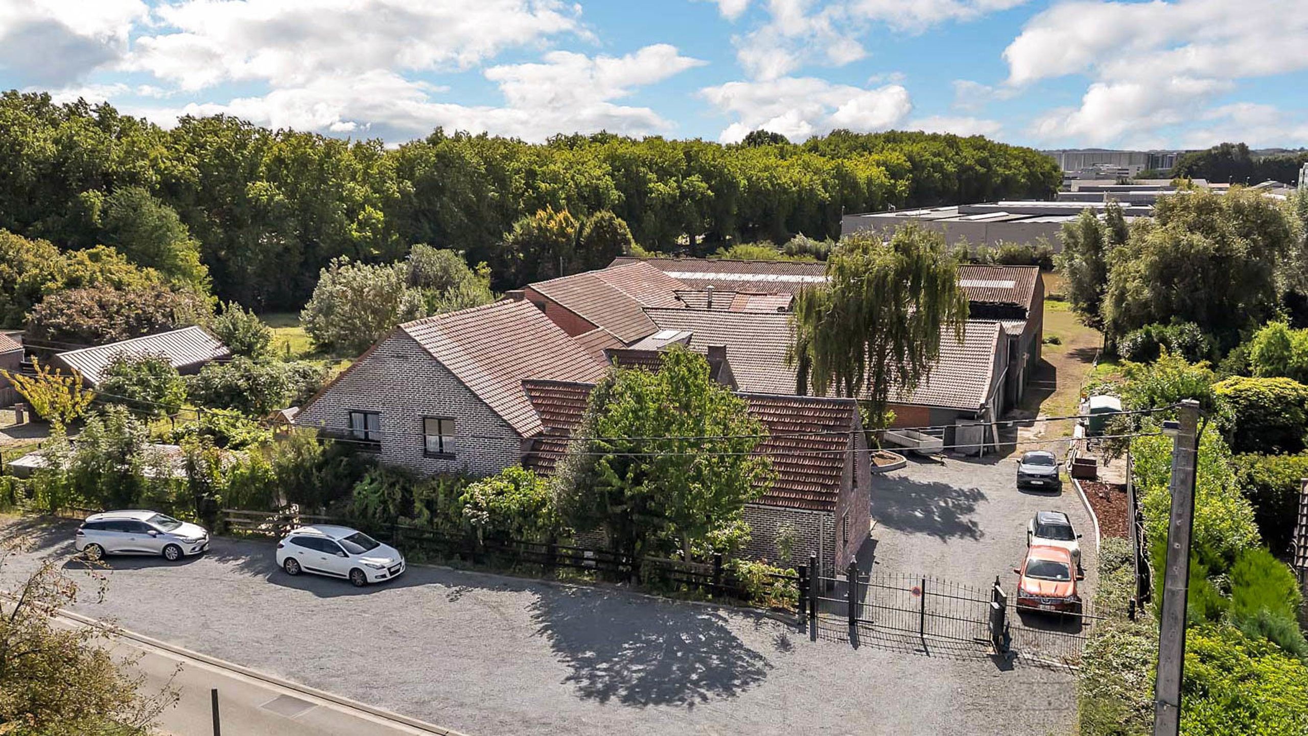 Uitzonderlijke woning met 5 slaapkamers  volledig onderkelderd foto 9