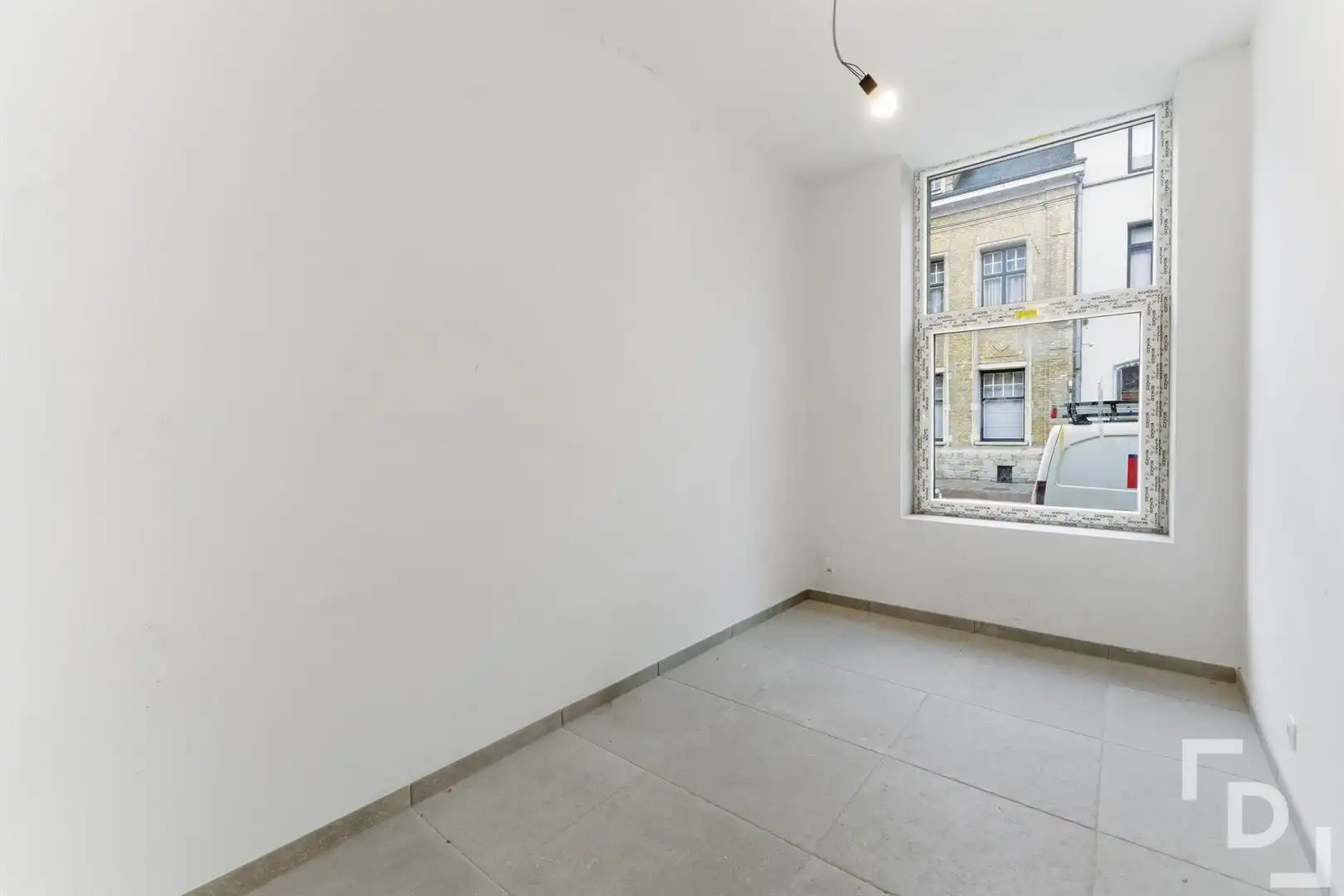 Nieuwbouwappartement met terras en tuin te koop in centrum Ieper. foto 8