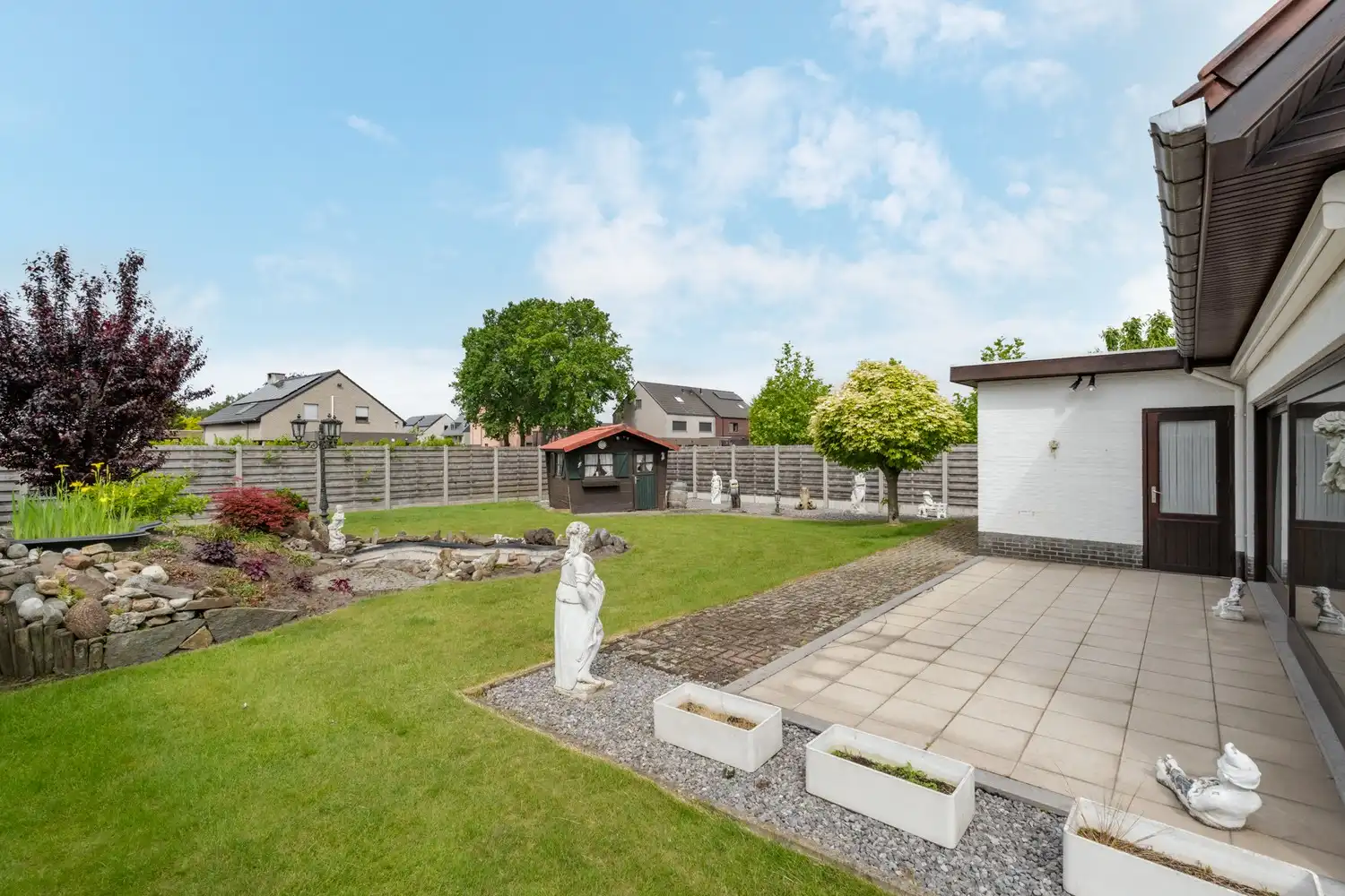 Charmante op te frissen woning van 187 m² op een toplocatie in Pelt! foto 40