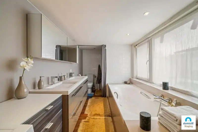 Roeselare-stadskern. Polyvalente BURGERWONING / HANDELSHUIS in 2 delen :  exclusief commercieel pand gelijkvloers met tuin en uniek triplex appartement met 2-3 slaapkamers. Verhuurd met mooi rendement ! foto 22