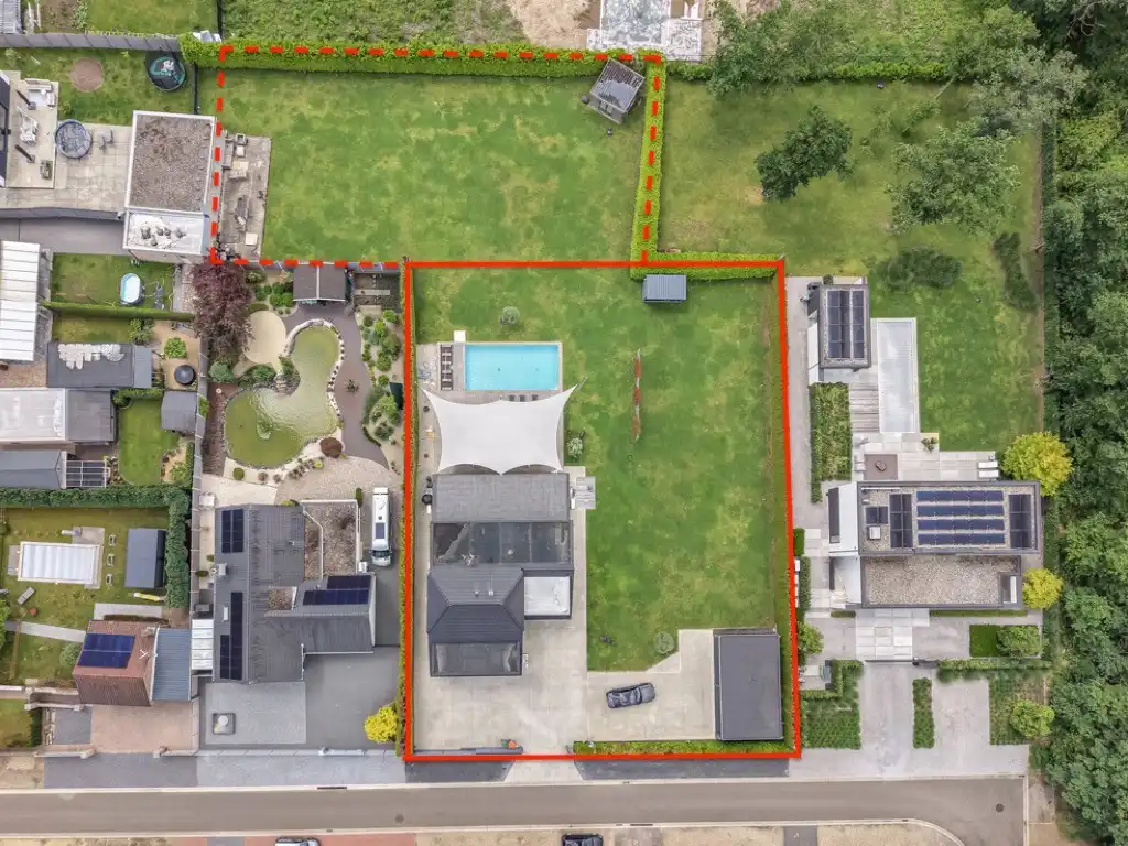 Exclusieve recente villa met verwarmd zwembad, vier garages en inclusief bouwgrond van 10a in een groene omgeving foto 37