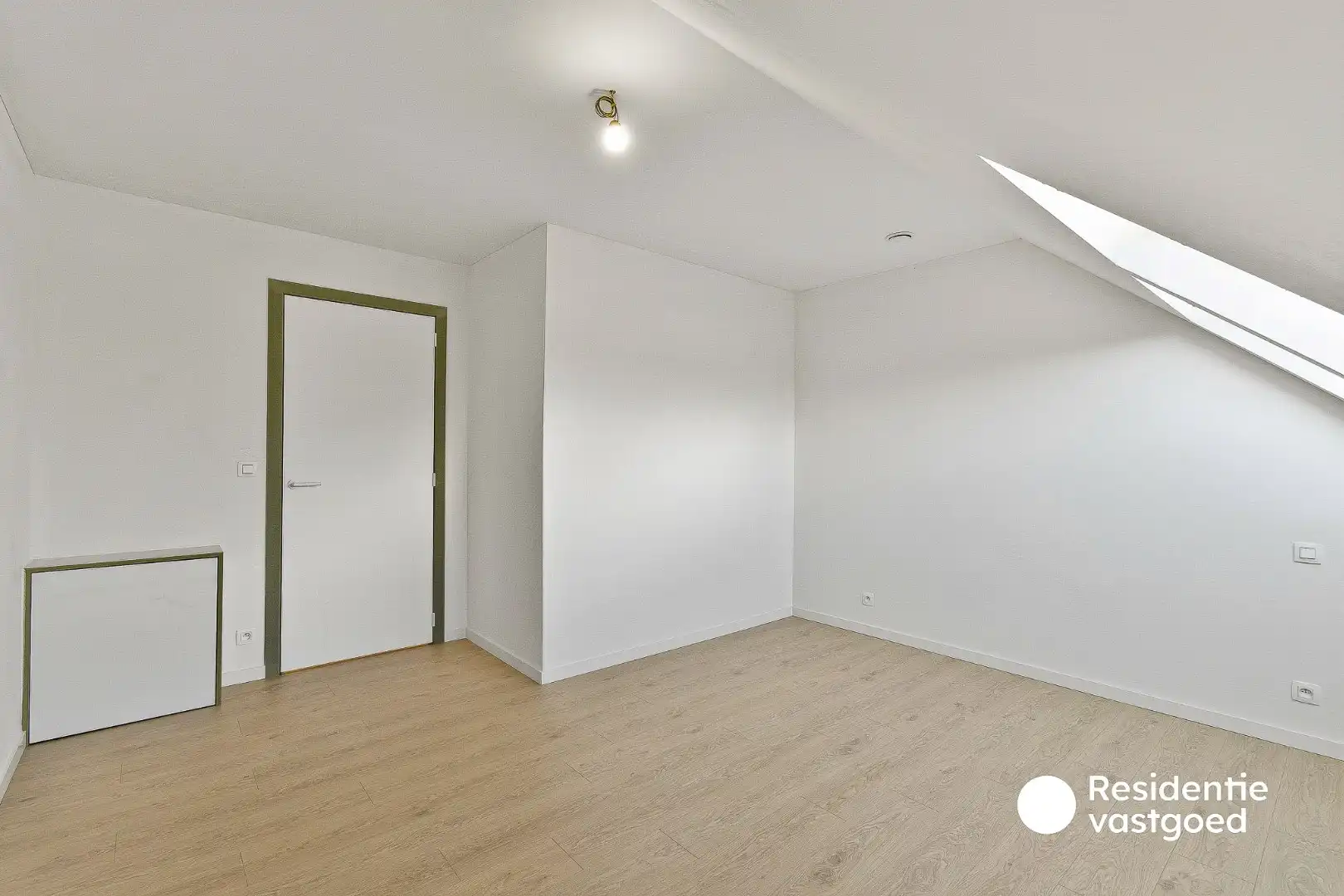 Gezinswoning met drie slaapkamers op goeie locatie foto 15