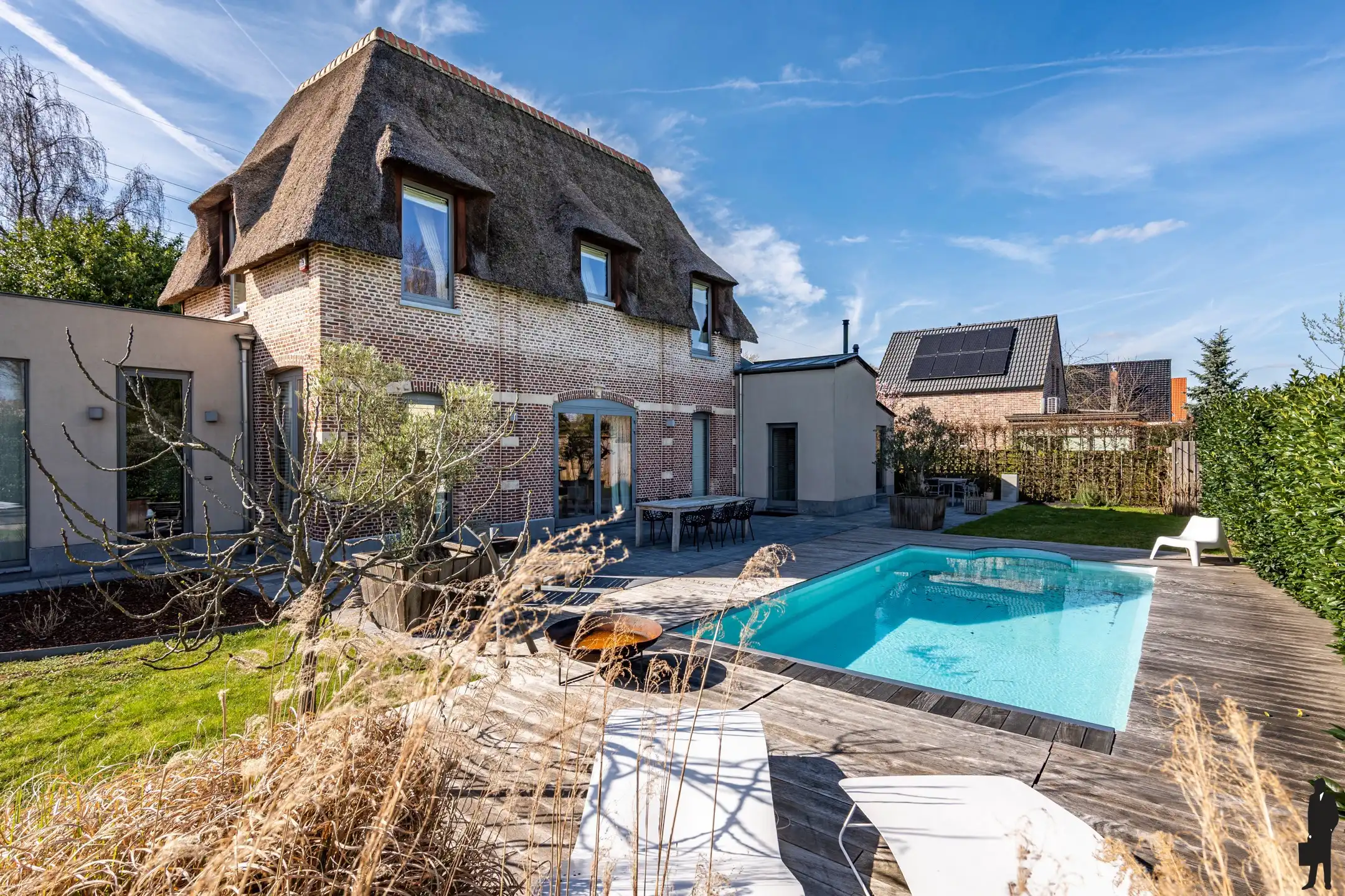 Unieke villa met zwembad, 4 slpk en zuidgerichte tuin foto 2