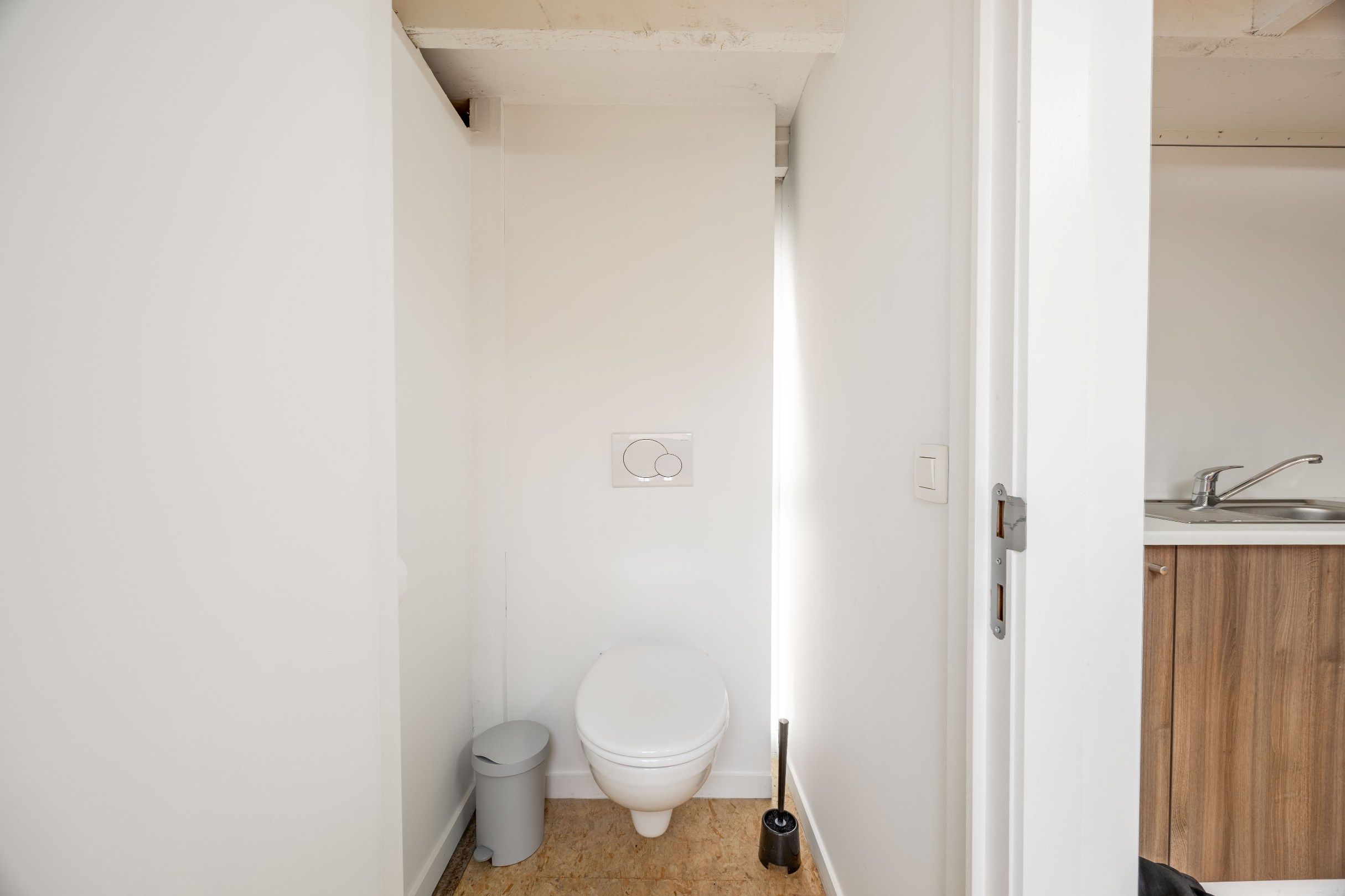 CENTRAAL GELEGEN HANDELSPAND MET TAL VAN MOGELIJKHEDEN IN ZWEVEGEM! foto 10