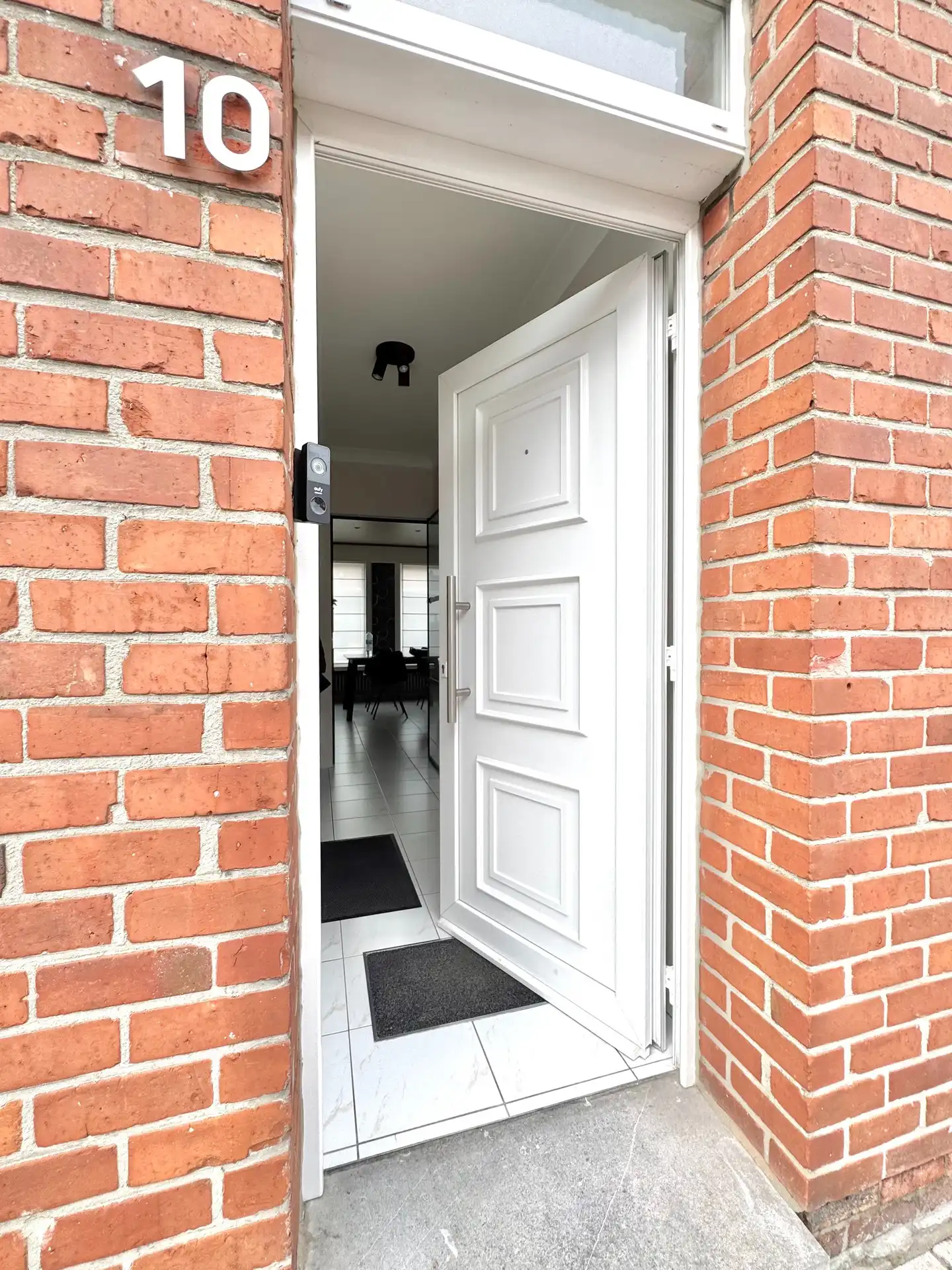 HALFOPEN WONING MET 4 KAMERS, TUIN & GARAGE - 359 m² foto 8