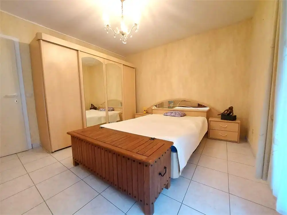 Ruim en lichtrijk app. met 2 slpks + garage mogelijk foto 8