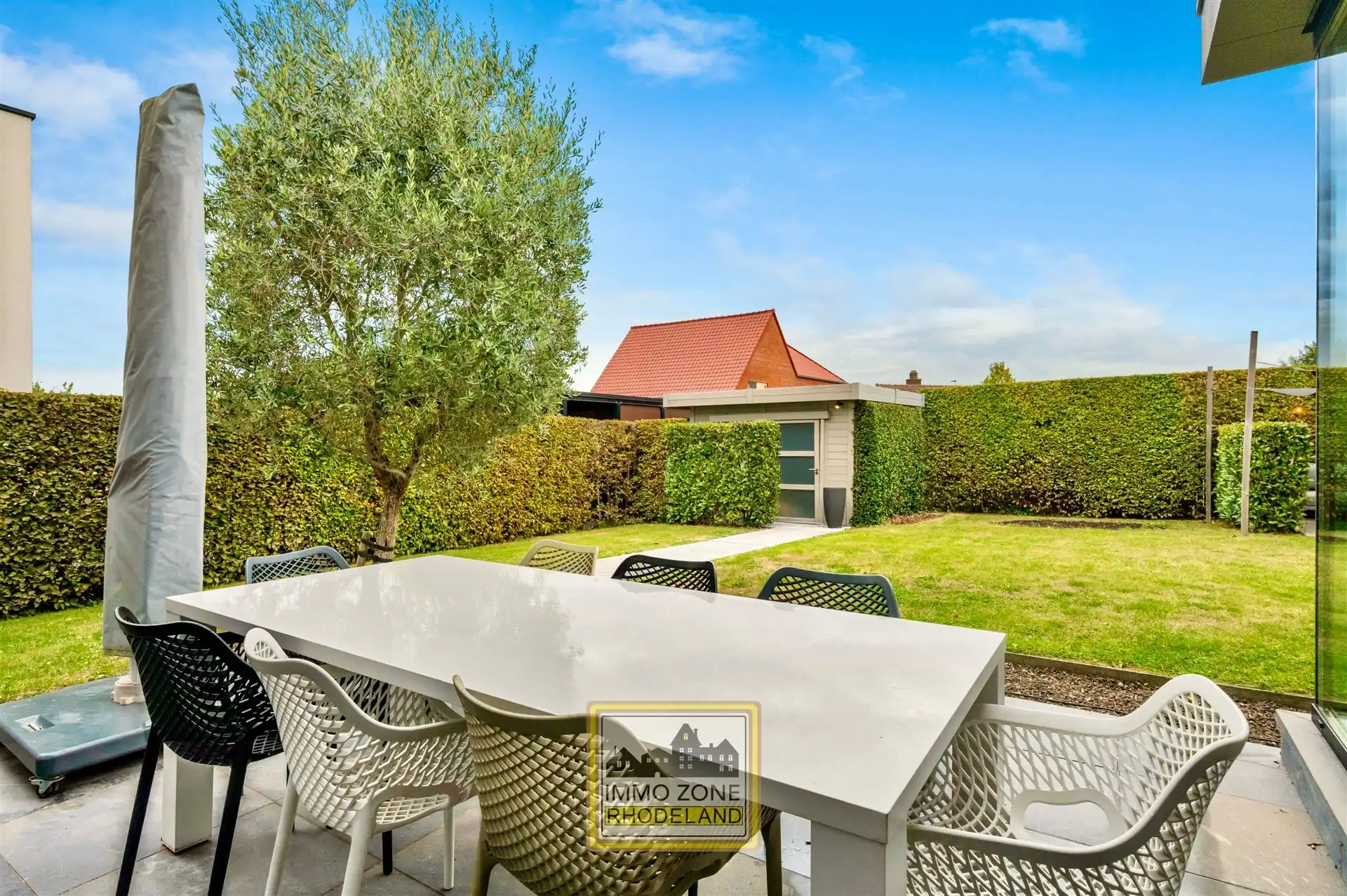 Sublieme moderne woning met prachtige tuin foto 26