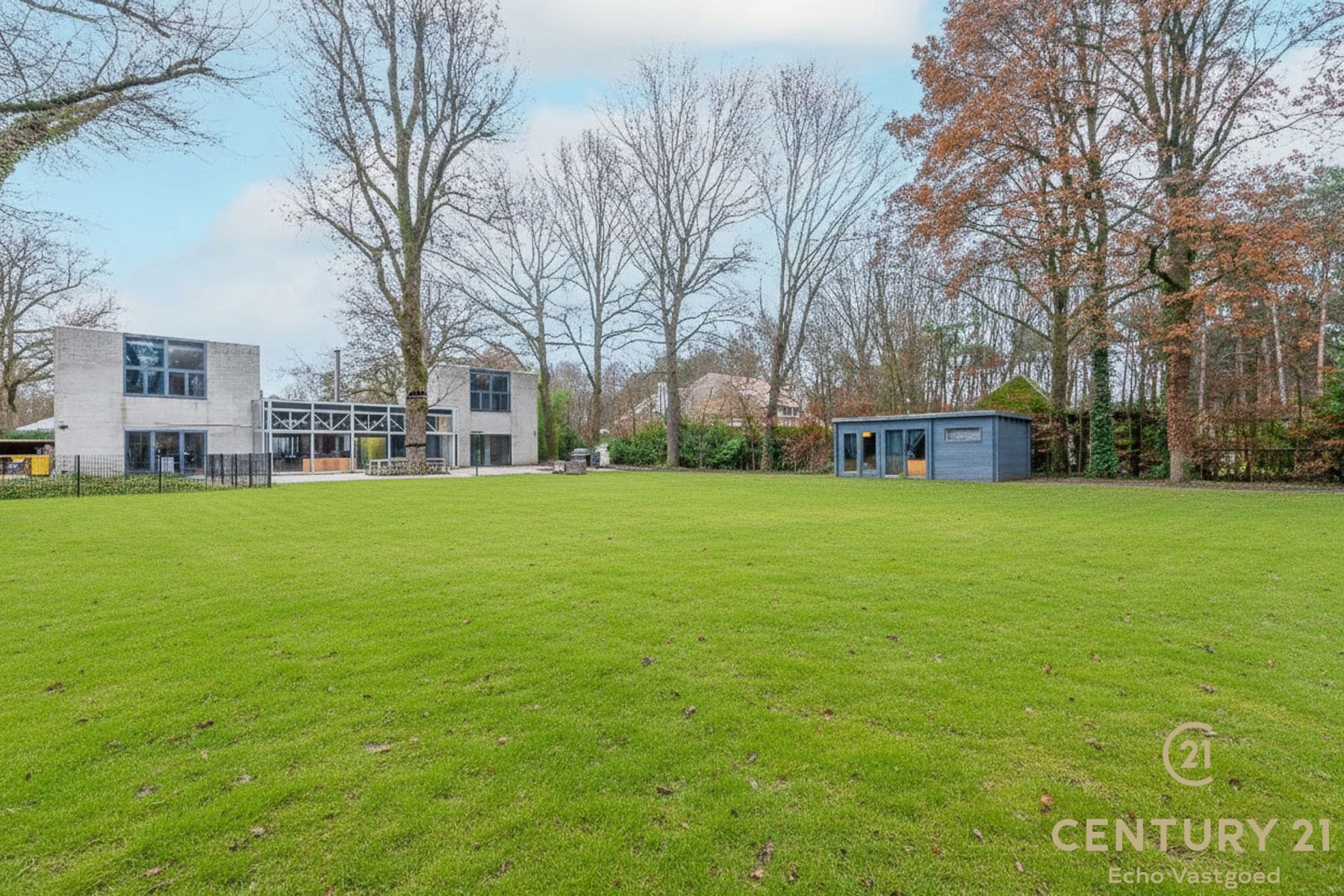 Unieke te renoveren villa in villawijk “De Lint” foto 4