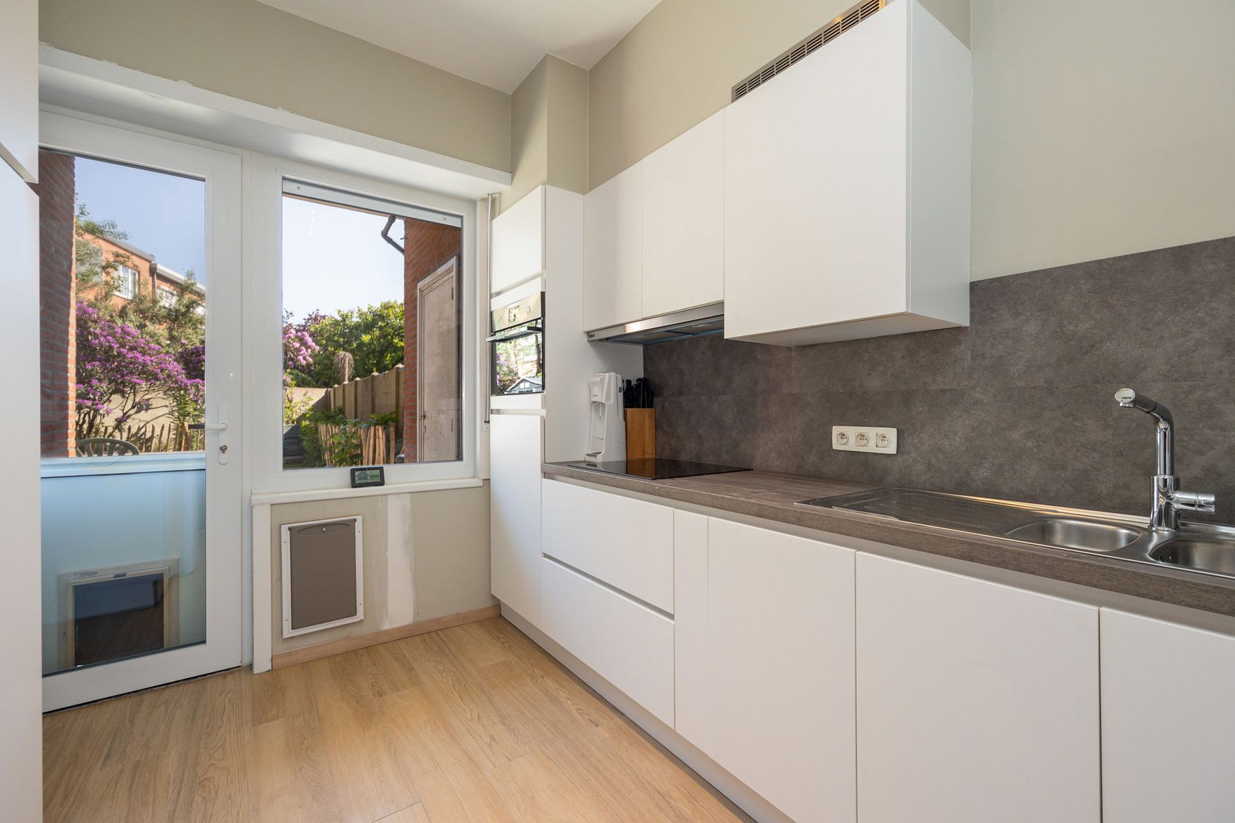 Modern appartement met mooie tuin foto 2