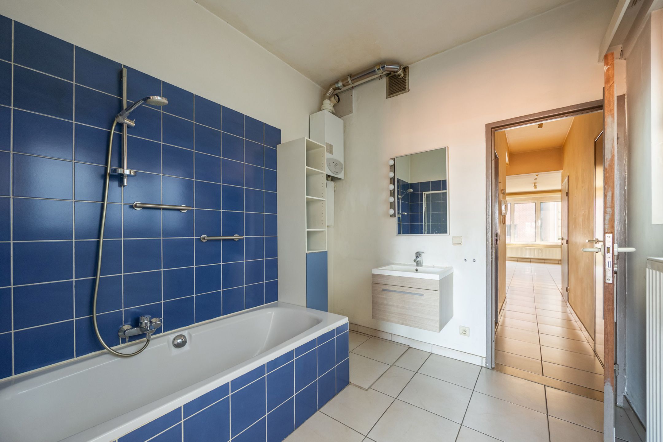 ANTWERPEN - Eén slaapkamer appartement met staanplaats foto 4