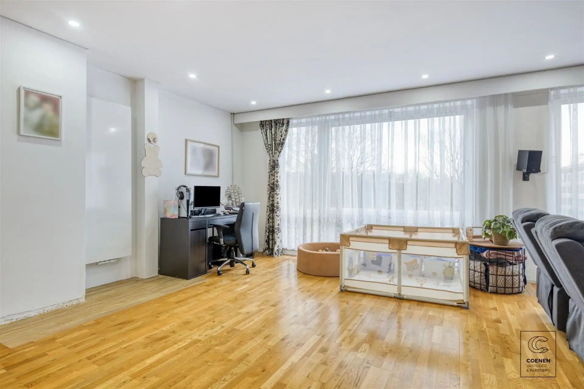 Ruim, lichtrijk app. van 124 m² en 2 slpk's te Antwerpen! foto 4