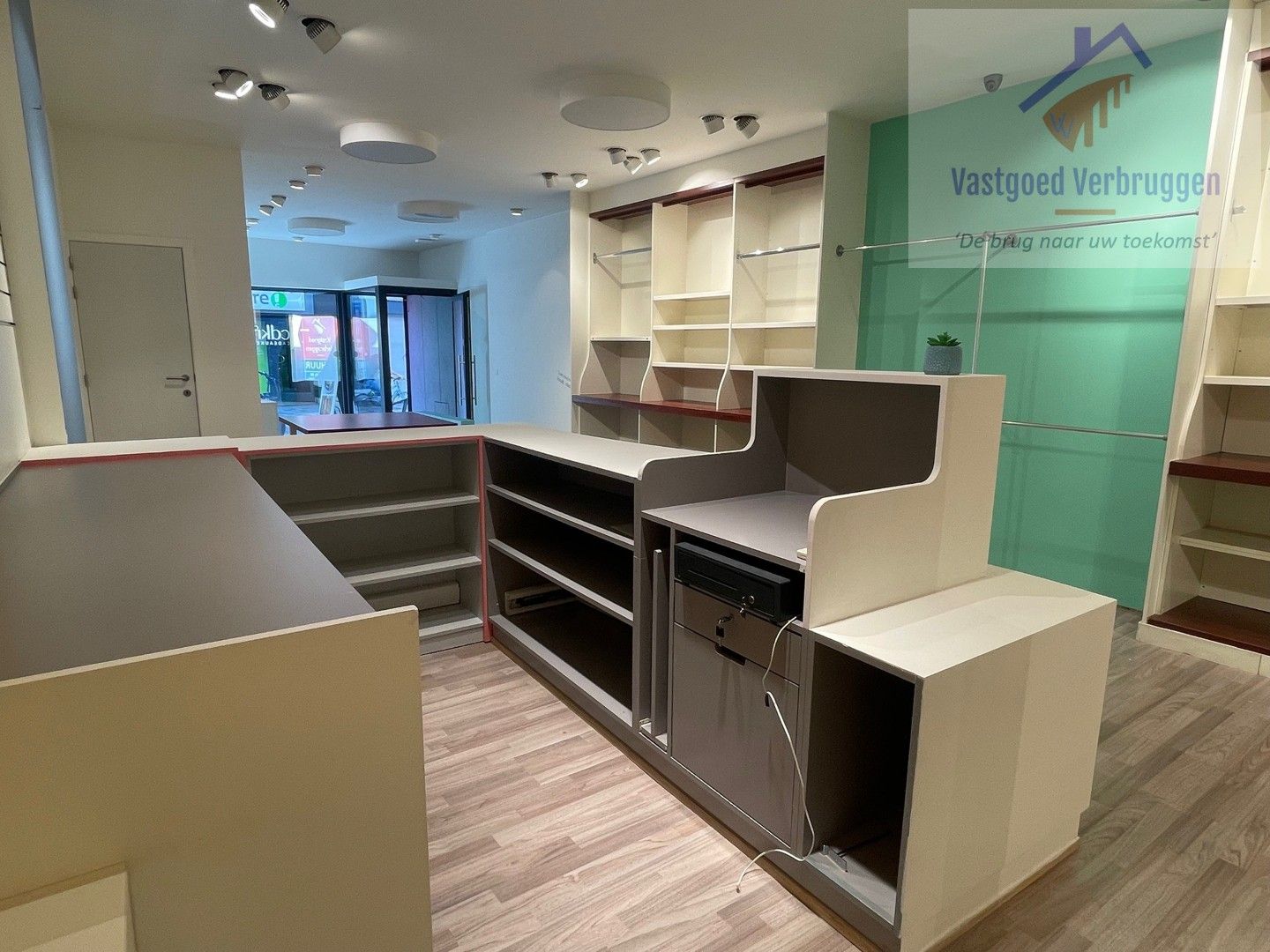 Commerciële winkelruimte op toplocatie aan interessante voorwaarden foto 6
