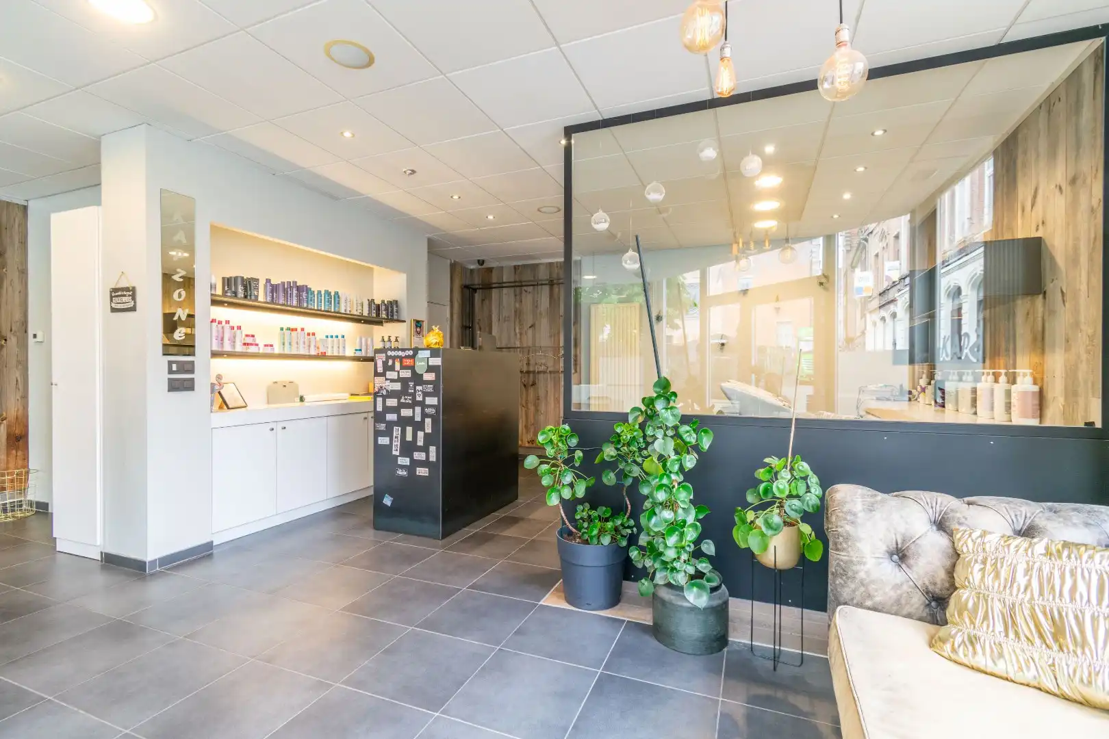 Een handels gelijkvloers op een perfecte commerciële ligging te Halle! foto 10