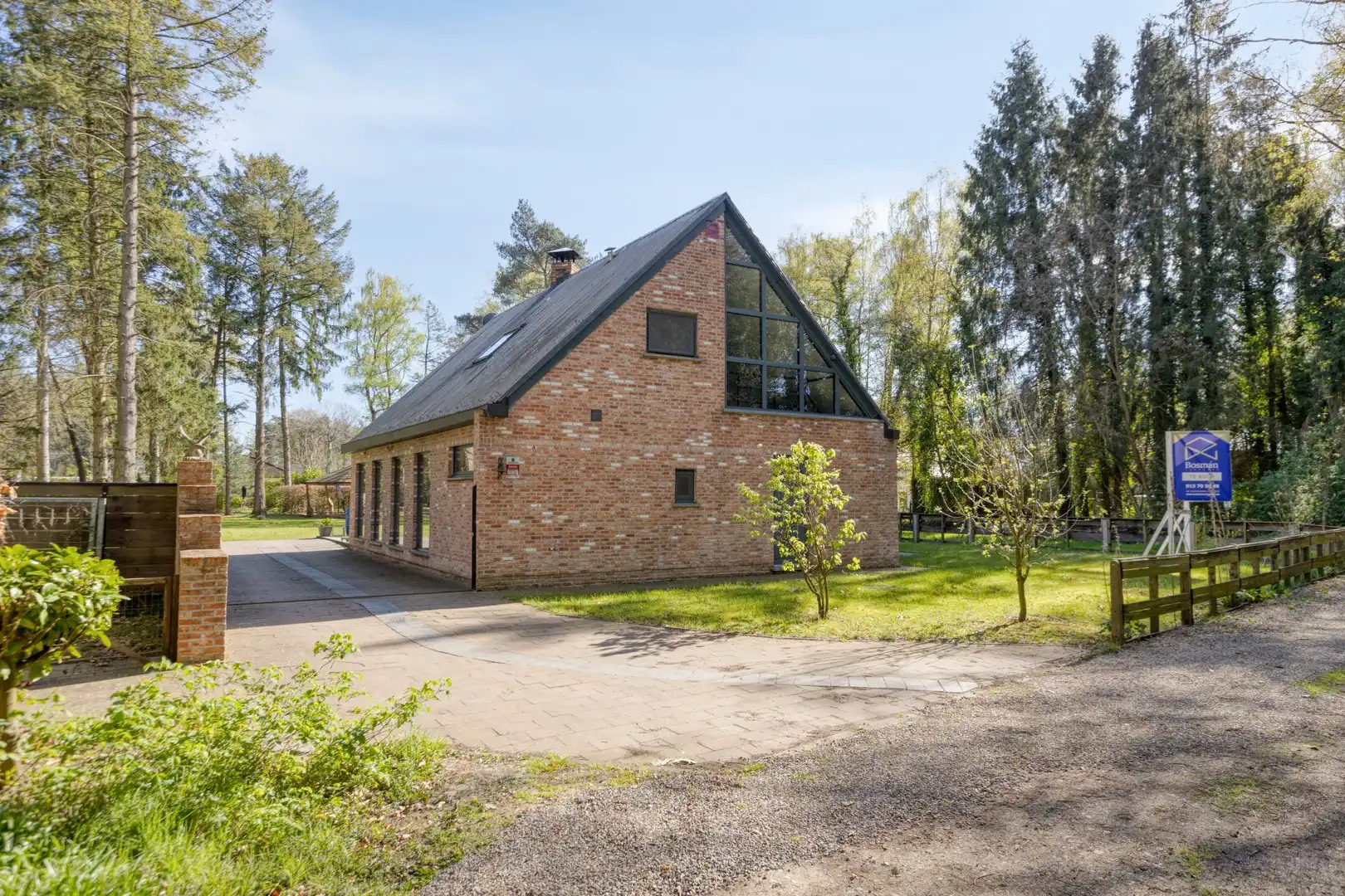 Open bebouwing met mooie tuin te koop in Meerhout foto {{pictureIndex}}