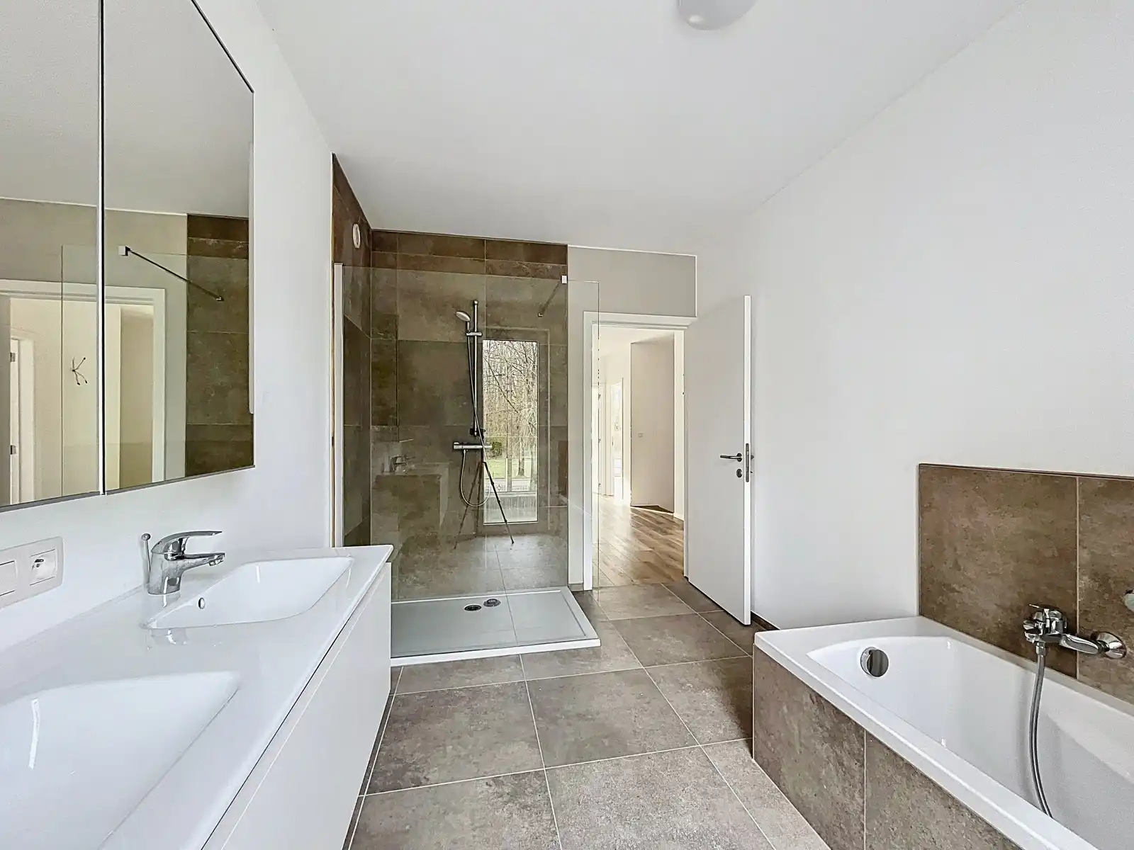 Prachtige HOB met 5 SLPK, tuin, garage en staanplaatsen! foto 18