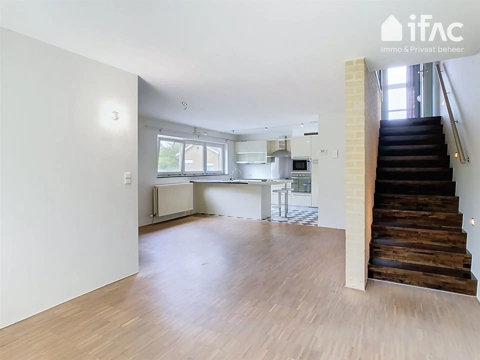 Mooi afgewerkte woning voorzien van zonnepanelen foto 2