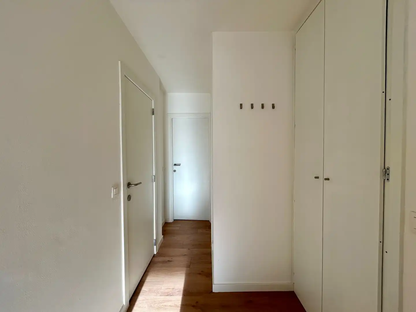 Instapklaar 2-slaapkamer appartement met terras in centrum Roeselare! foto 6