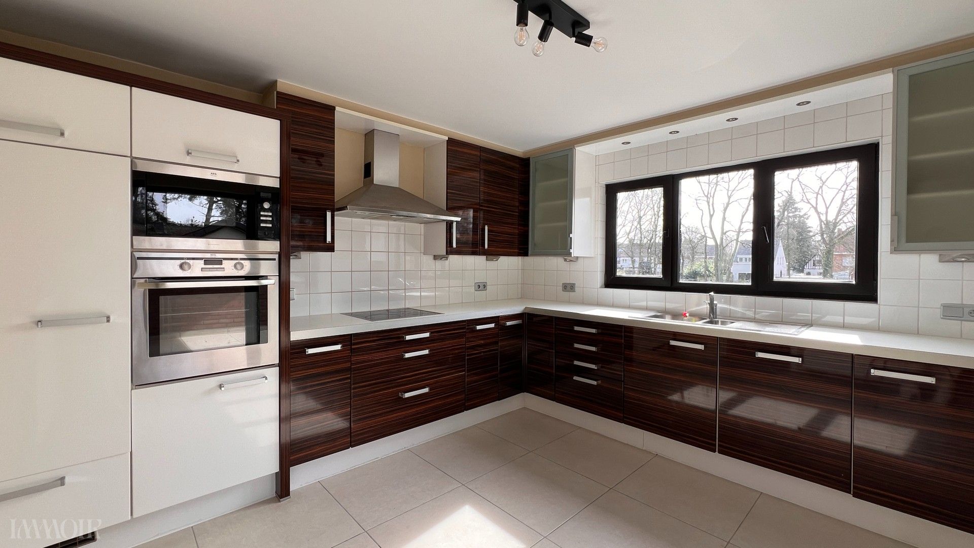Ruim duplex appartement met terras in Brasschaat. foto 3