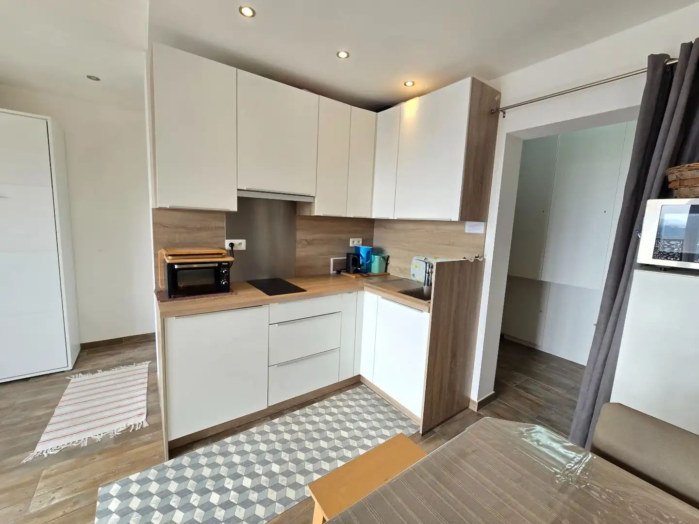 Gerenoveerde studio met slaaphoek aan de Zeedijk te De Panne foto 3