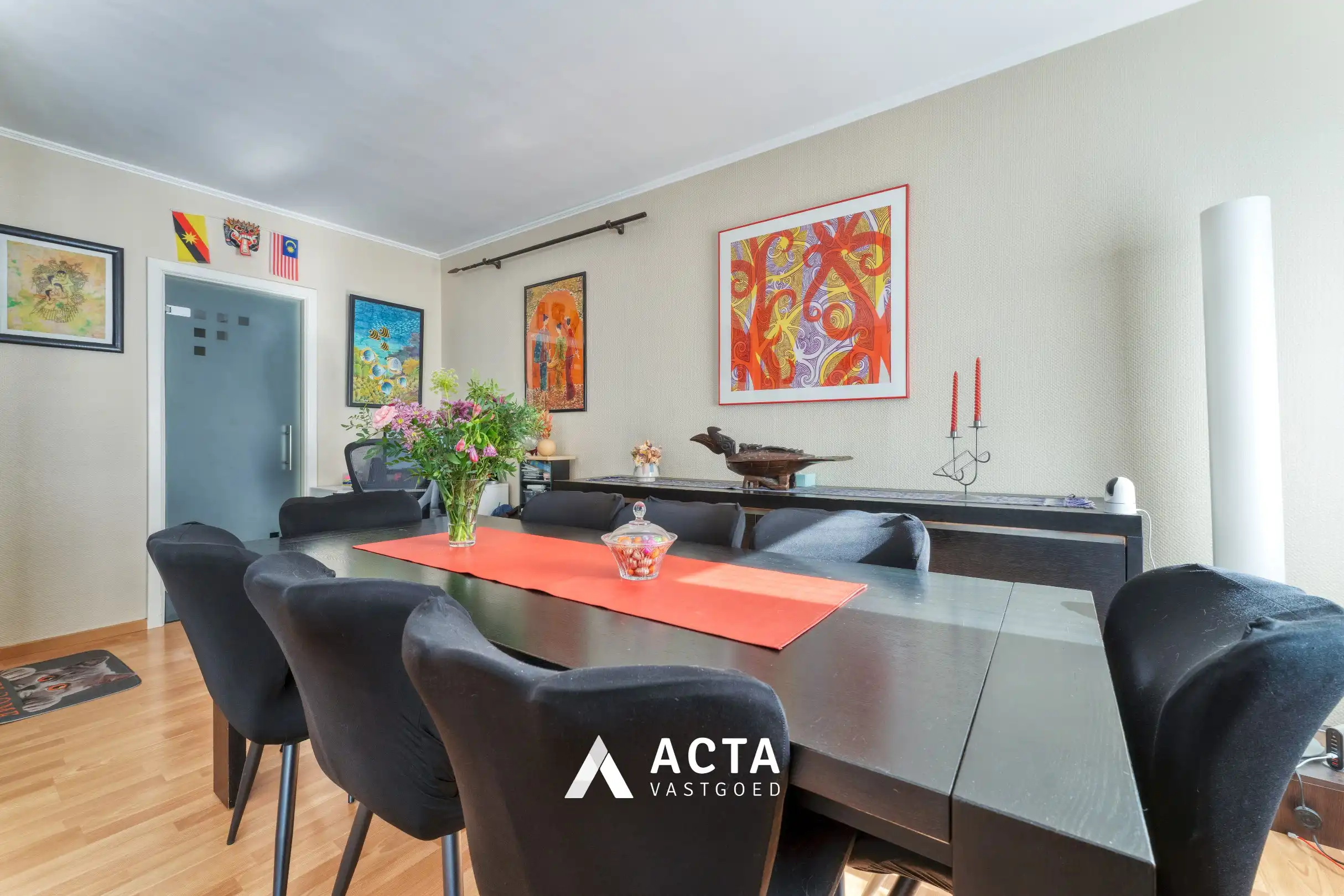 Halfopen bebouwing met vier slaapkamers en dubbele garage in Mariakerke foto 4