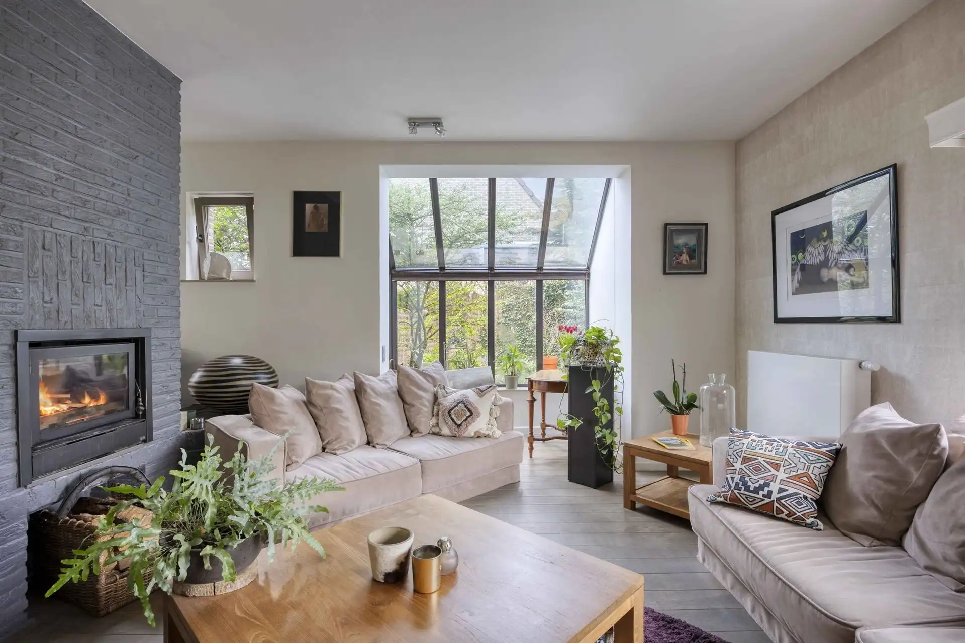 Open bebouwing met 4 slaapkamers, garage en tuin.  foto 4