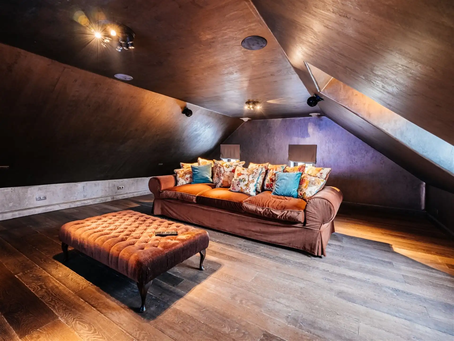 Charmante, hoogwaardig afgewerkte woning in een woonwijk. foto 27