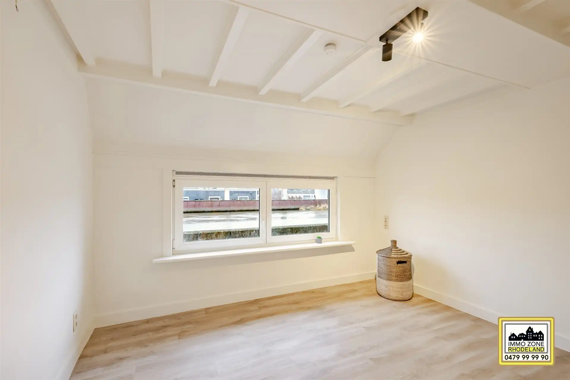 Knappe en uiterst instapklare starterswoning foto 16