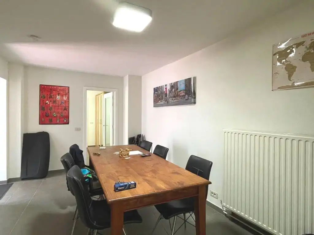 Instapklaar éénslaapkamer appartement op wandelafstand van het Sint-Pietersstation en met zicht op het Citadelpark. foto 5