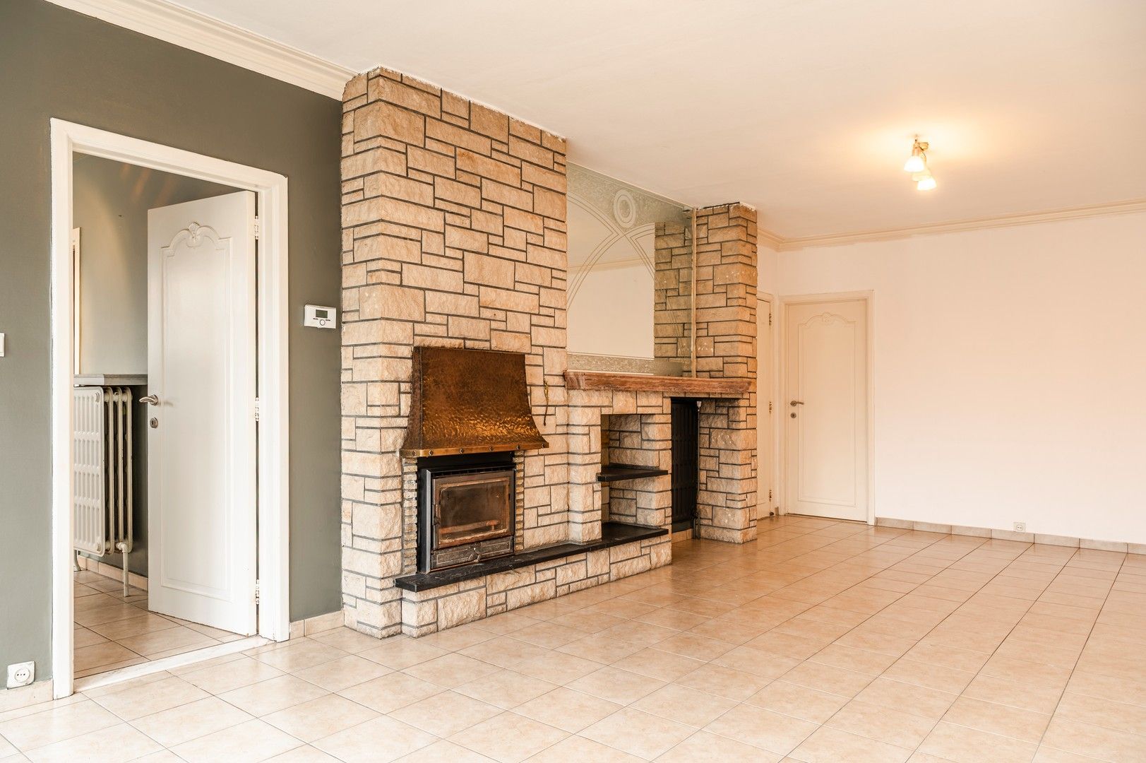Op te frissen appartement op de eerste verdieping foto 3
