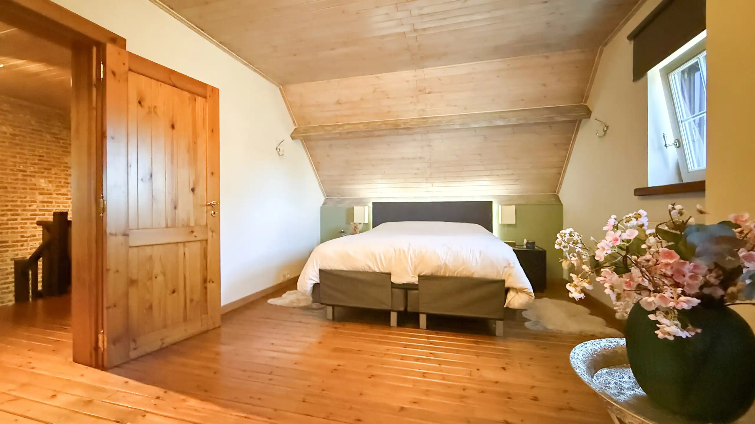 Instapklare gezinswoning met 5slpks, dubbele garage en tuin! foto 38