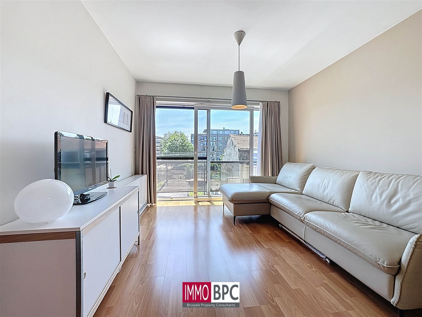 Instapklaar appartement met 2 slaapkamers met  garage  foto 2
