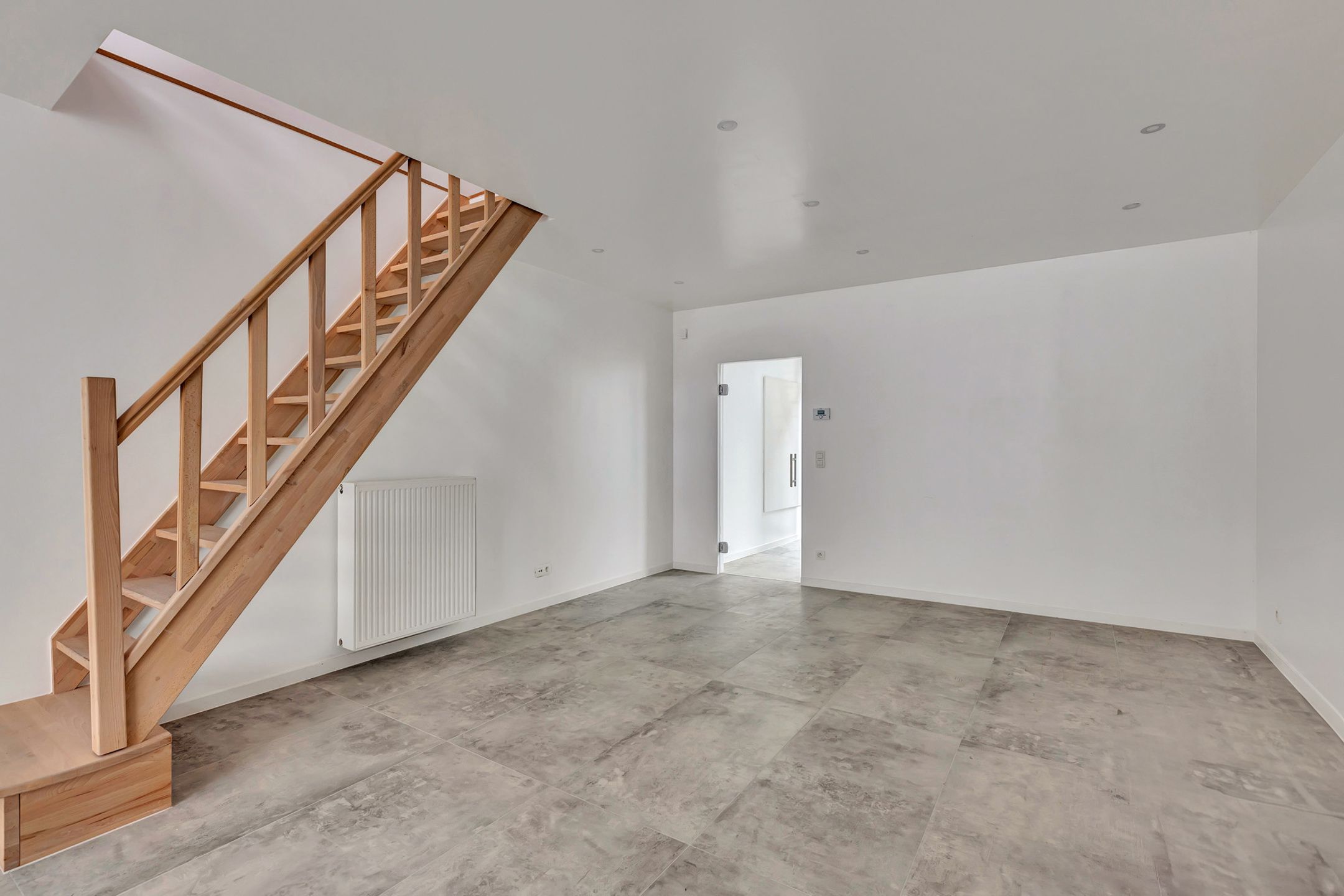 Instapklare stadswoning 200m2 bewoond met 5 slaapkamers  foto 3