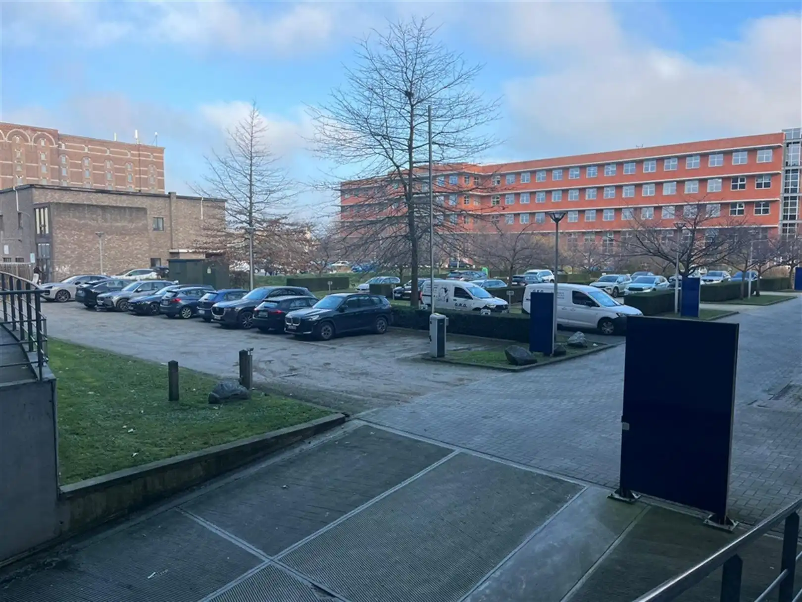 Kantoorgebouw foto 3