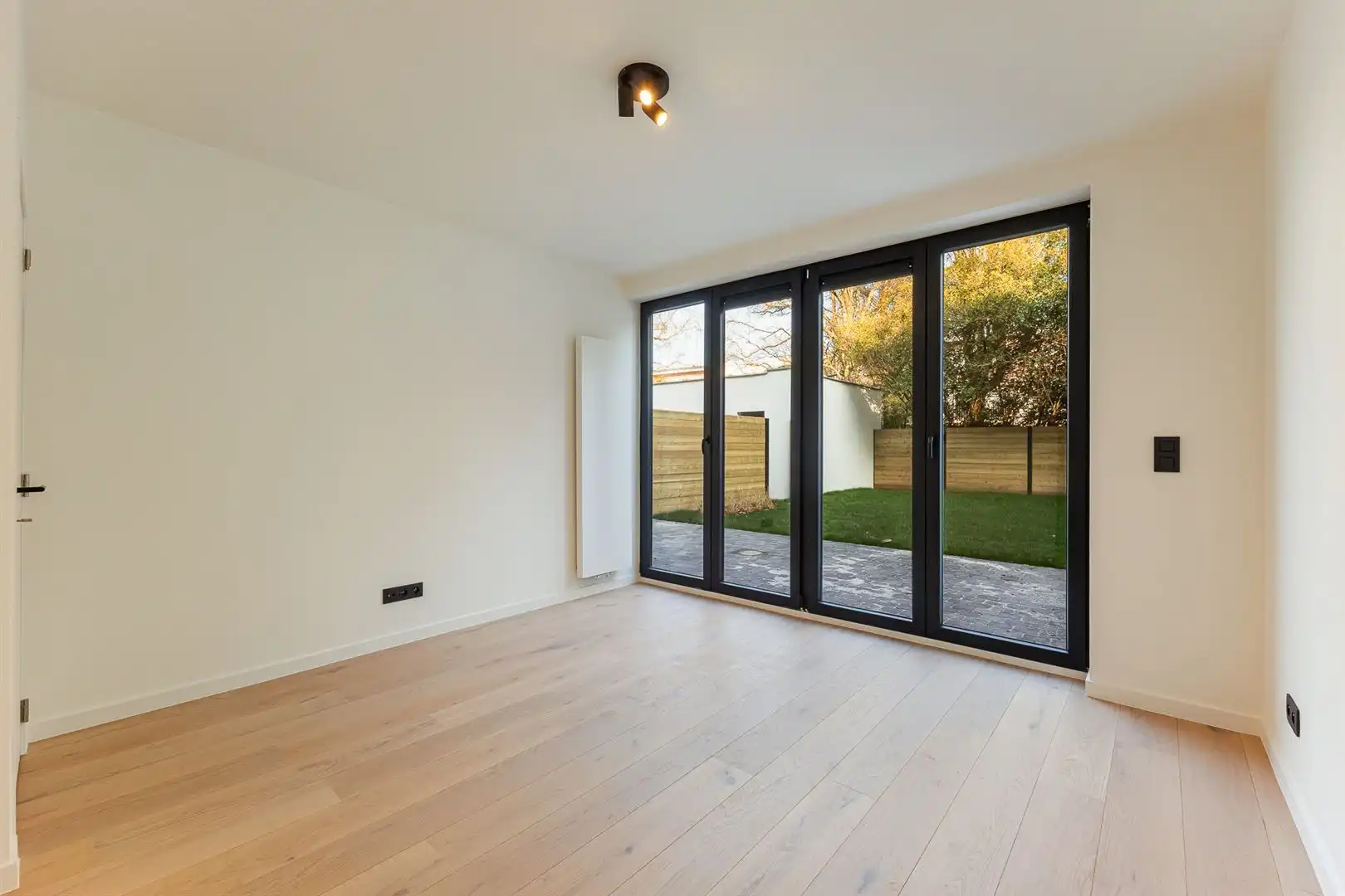 Gerenoveerd appartement met tuin en fietsenberging foto 15