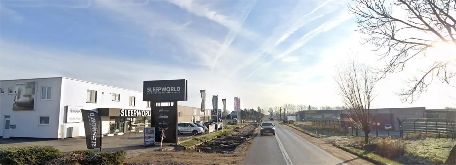 Uitzonderlijk commercieel pand met 37 parkings en sterke visibiliteit in Veurne foto 3