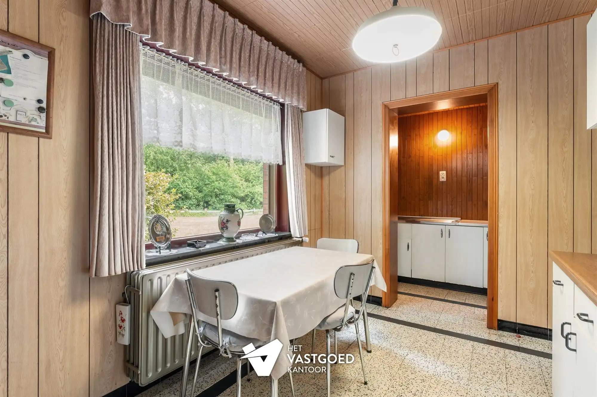 OP TE FRISSEN KARAKTERVOLLE WONING UITERST RUSTIG GELEGEN TEN MIDDEN VAN HET GROEN OP EEN PERCEEL VAN 20A16CA TE OOSTHAM foto 9