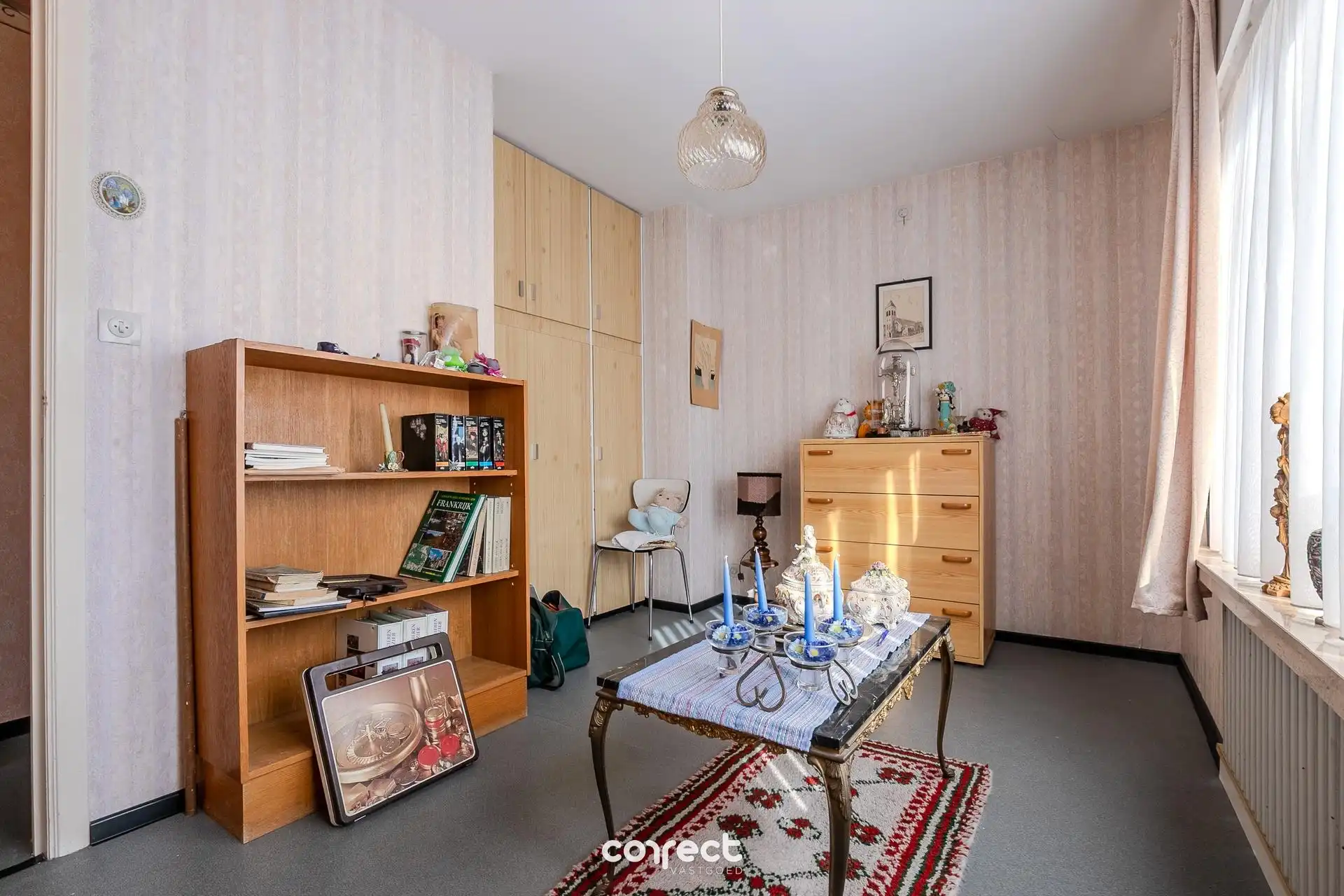 Halfopen bebouwing met 4 slaapkamers, zongerichte tuin, oprit en garage. foto 6