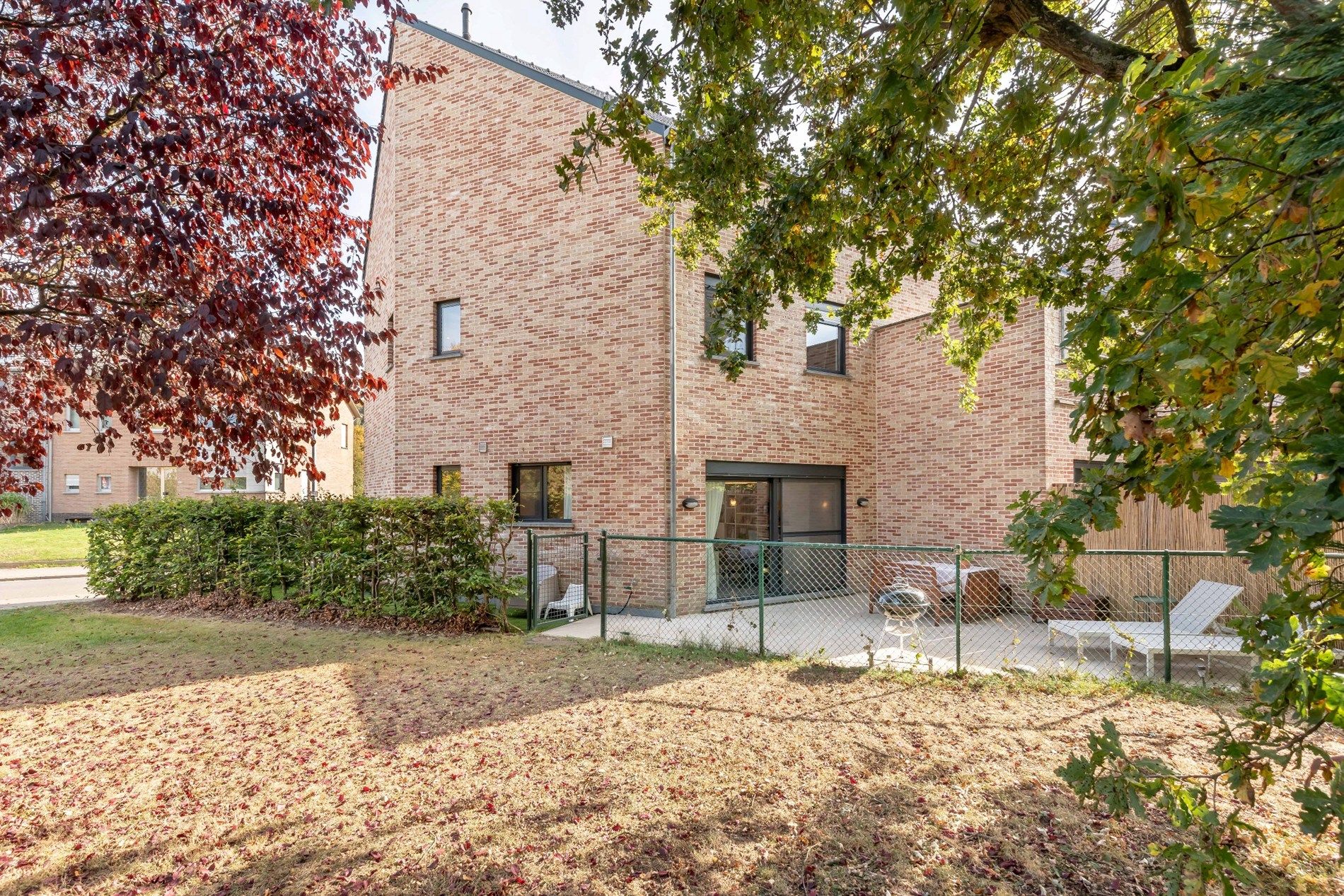 Ruime gezinswoning in perfecte staat van onderhoud! foto 6