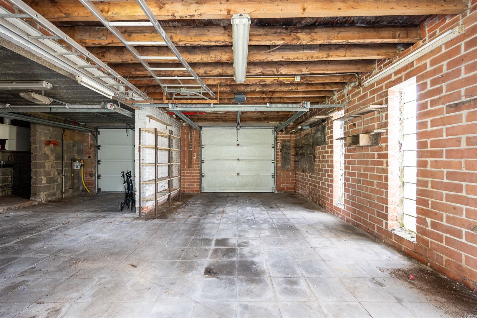 Te renoveren laagbouwvilla met Engelse tuin foto 23