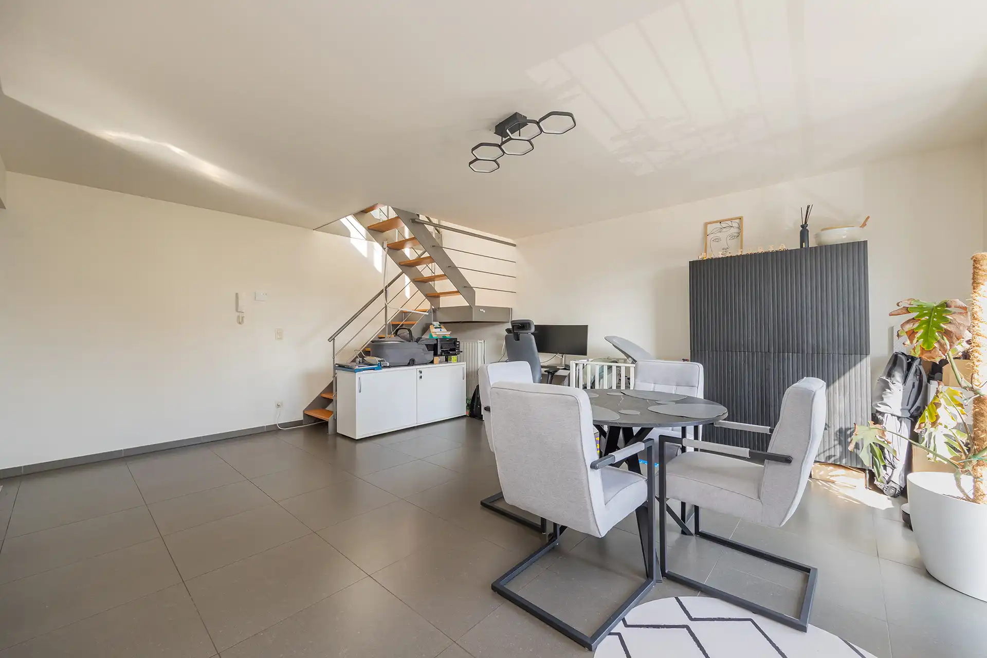 Duplexapp. met terras,  2slp + garagebox te huur in Merksem foto 8