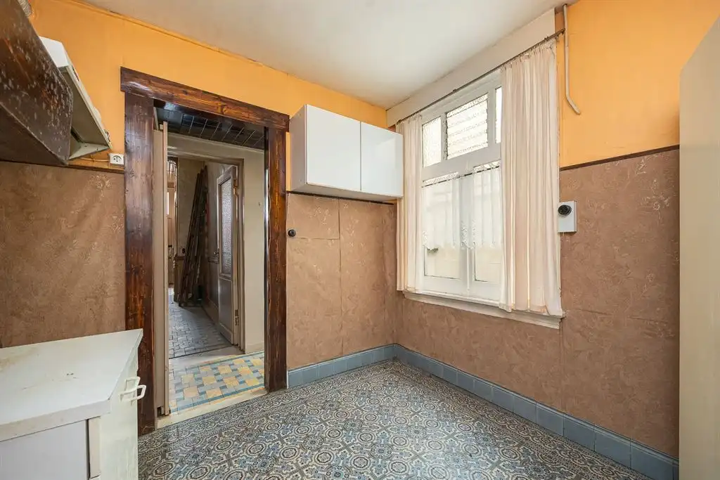 Te renoveren woning met authentieke elementen foto 9