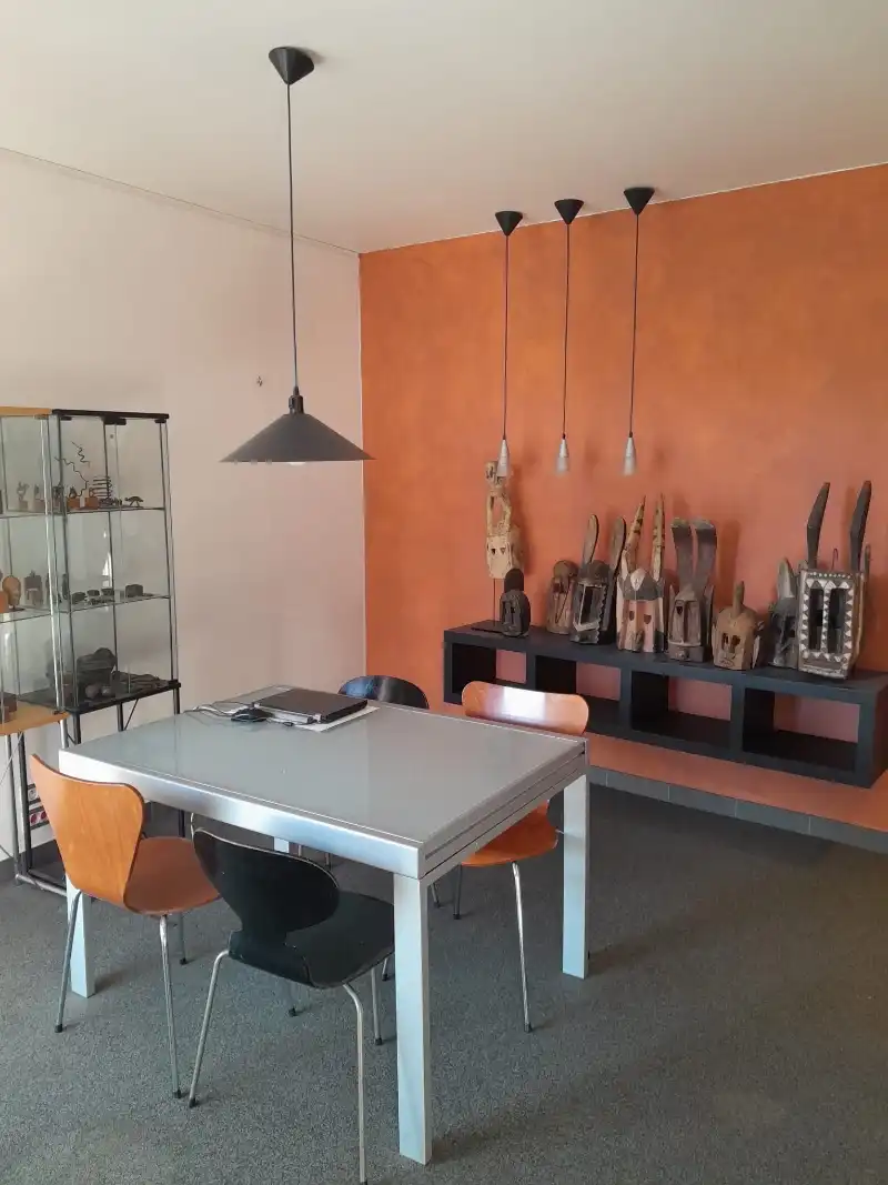 Centraal gelegen, design- kantoorruimte van +/- 100m². ENERGIELABEL B foto 3