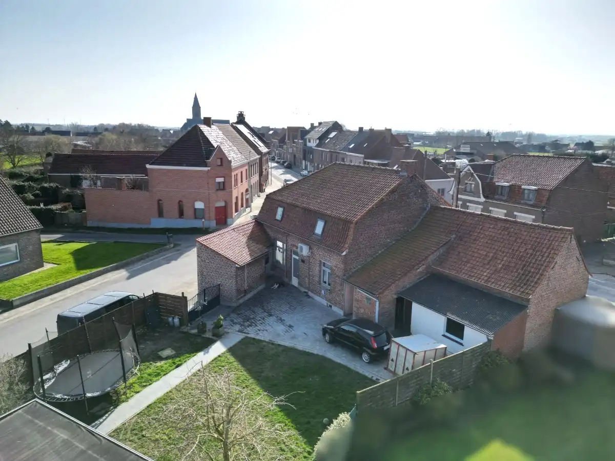 Passendale – Ruime hoekwoning met tuin, poolhouse en praktijkruimte foto 2