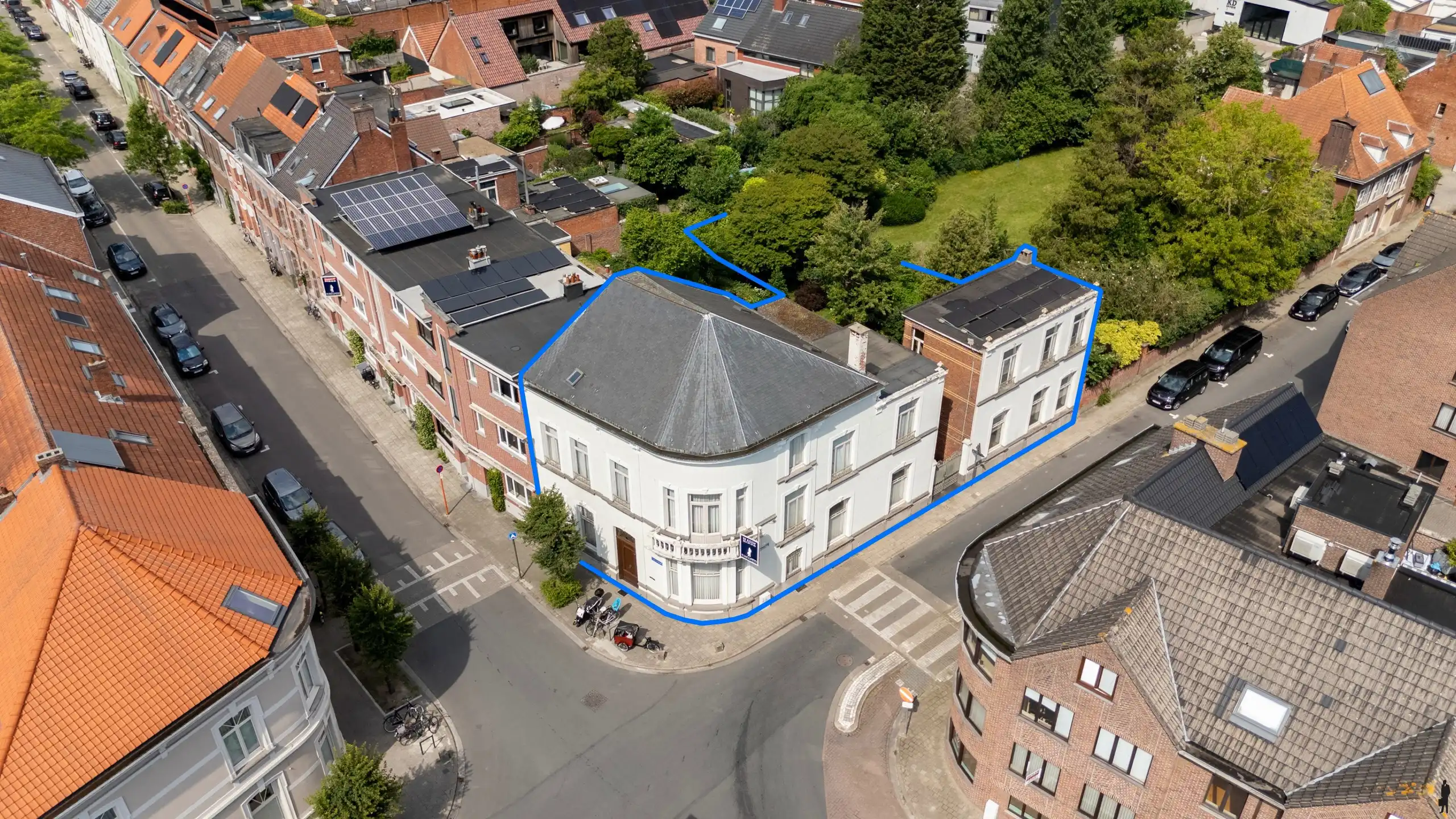 Hoofdfoto van de publicatie: Prachtige directeurswoning met bijgebouw en eigen parking in centrum Turnhout