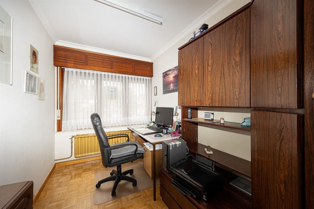 Renovatiewoning met 3 slaapkamers op uitstekende locatie foto 12