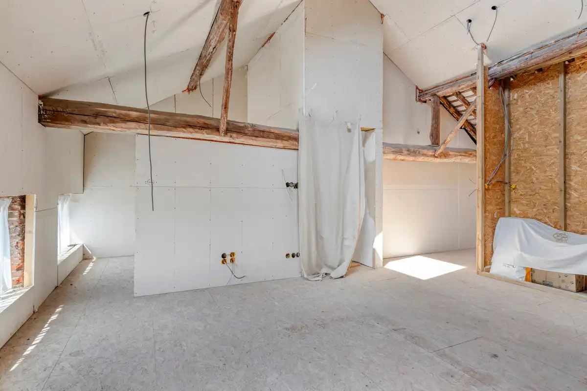 WONING MET BURELEN EN MAGAZIJN TE TONGEREN LANGS N79. foto 32