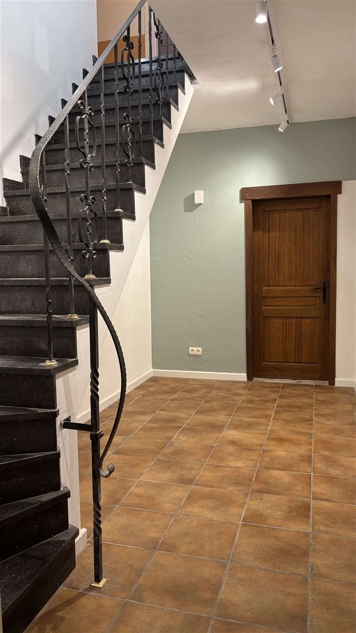 Zéér ruim gelijklvloers/duplexappartement foto 25