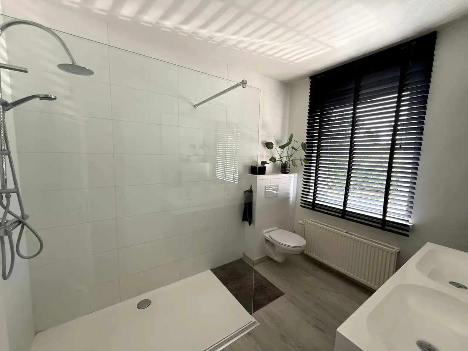 Recent gerenoveerd en volledig gemeubeld rijhuis met tuin te huur foto 18